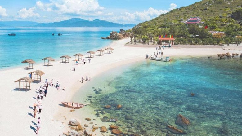 Trải nghiệm đi bộ xuyên biển cực độc đáo: 5 con đường giữa biển siêu đẹp ở Việt Nam!