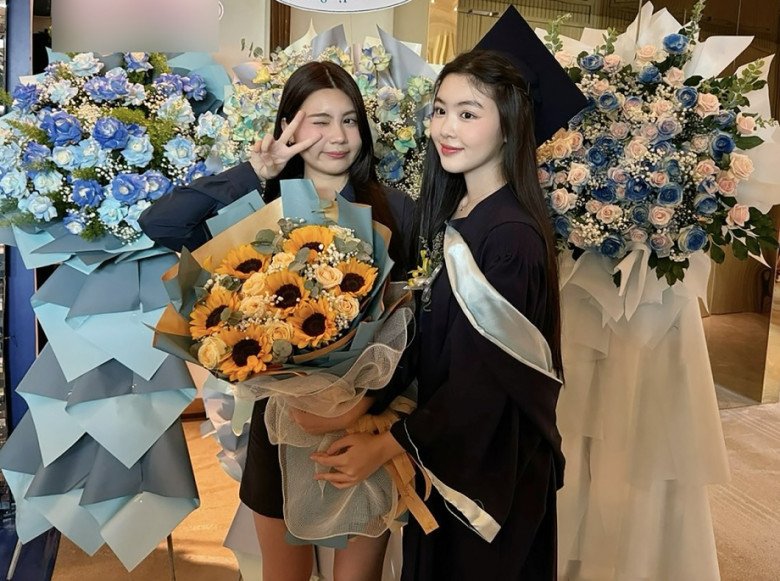 Hội ái nữ nhà sao Việt tại lễ tốt nghiệp: Cô kẻ mắt tô son điệu đà, cô dáng chuẩn xinh như Hoa hậu - 2