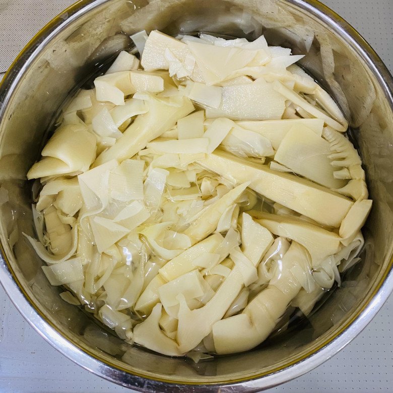 Cách nấu canh chả cá thác lác măng chua thơm ngon hấp dẫn cho ngày hè của 8X Sài Gòn - 3