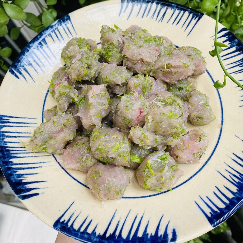 Cách nấu canh chả cá thác lác măng chua thơm ngon hấp dẫn cho ngày hè của 8X Sài Gòn - 5