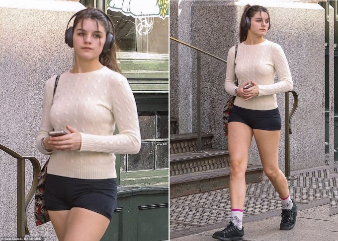 &#34;Công chúa Hollywood&#34; Suri Cruise làm rung chuyển truyền thông, với váy áo gợi cảm tuổi trăng tròn - 10