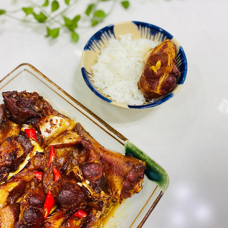 Cách nấu cá hú kho tộ mềm ngon, rục xương, đậm đà của mẹ đảm Sài Gòn - 5