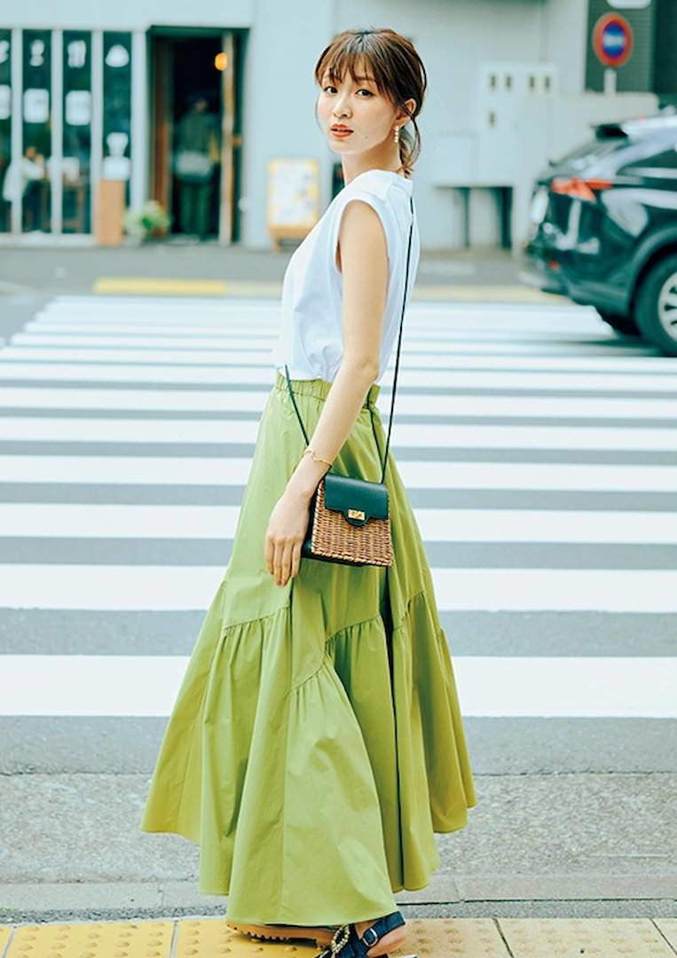 Kiểu váy &#34;nàng thơ&#34; giúp chị em công sở hóa Lưu Diệc Phi chốn văn phòng, mặc với áo nào cũng xinh - 3