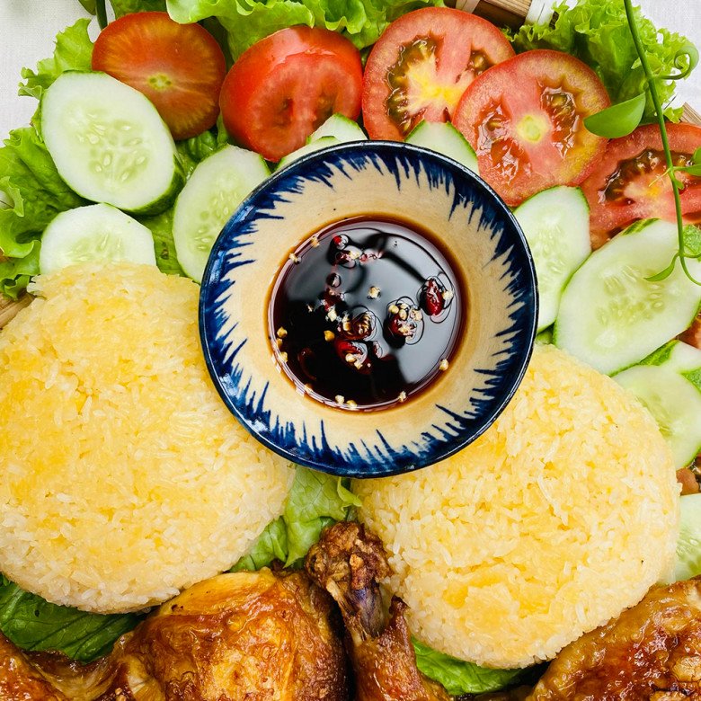 Cách làm cơm gà xối mỡ mềm trong, giòn ngoài, vàng ươm thơm phức của mẹ đảm Sài Gòn - 10