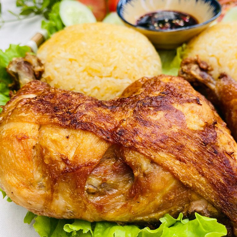 Cách làm cơm gà xối mỡ mềm trong, giòn ngoài, vàng ươm thơm phức của mẹ đảm Sài Gòn - 6