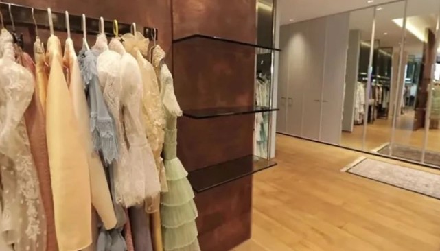 Nữ chủ tịch đầu tiên của liên đoàn bóng đá là &#34;thiên kim tiểu thư&#34; gia thế khủng, U60 ăn mặc &#34;hack&#34; tuổi hơn gái trẻ - 23