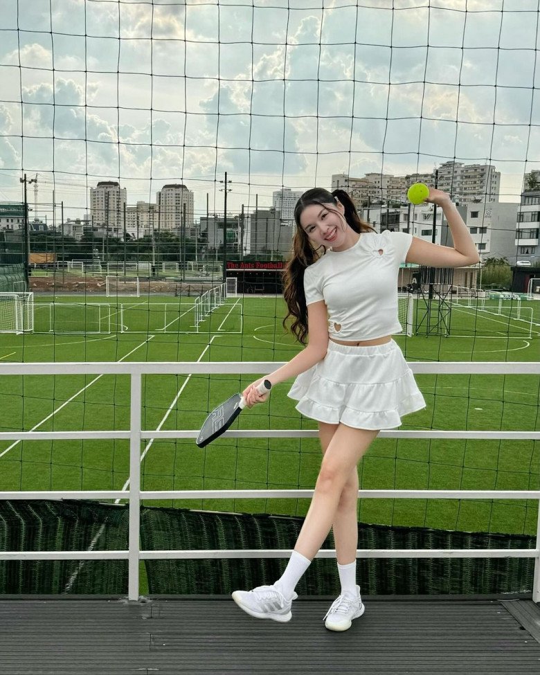 Đi tập Pickleball, hội chị em sao Việt xúng xính váy đầm điệu đà không kém đi chơi - 2
