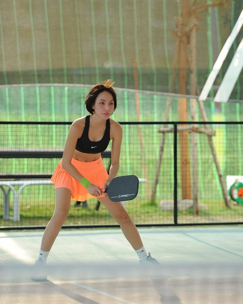 Đi tập Pickleball, hội chị em sao Việt xúng xính váy đầm điệu đà không kém đi chơi - 5