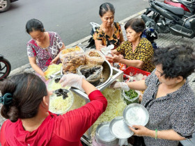 5 lựa chọn cho “tín đồ” món gỏi ở Sài Gòn, giữ công thức khô bò bí truyền, đu đủ bào tới đâu bán tới đó