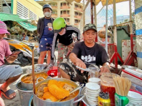 Hàng phá lấu đắt nhất Sài Gòn, 30 năm giữ hương vị nước hầm đặc biệt, khách xếp hàng chờ mua giá 600.000 đồng/kg