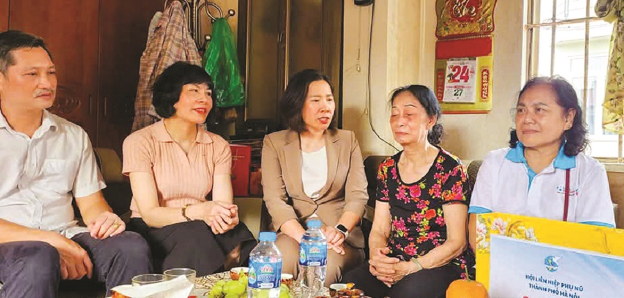 Tri ân những con người góp phần làm nên lịch sử - 1