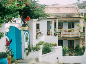 Khám phá nơi mệnh danh “Santorini thu nhỏ” ở Việt Nam, góc nào nhìn cũng điện ảnh, hút khách du lịch nhờ sự bình yên
