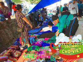Phiên chợ tồn tại hơn 200 năm đến nay thành điểm đến đặc sắc nhất Hà Giang, du khách nào cũng muốn tới một lần