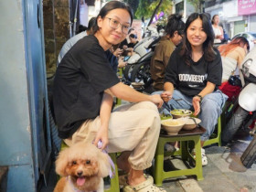 Đi tìm quán tào phớ ngon nhất Hà Nội, có nơi siêu nhỏ siêu chật mà khách xếp hàng dài chờ mua, giá chỉ 10.000 đồng
