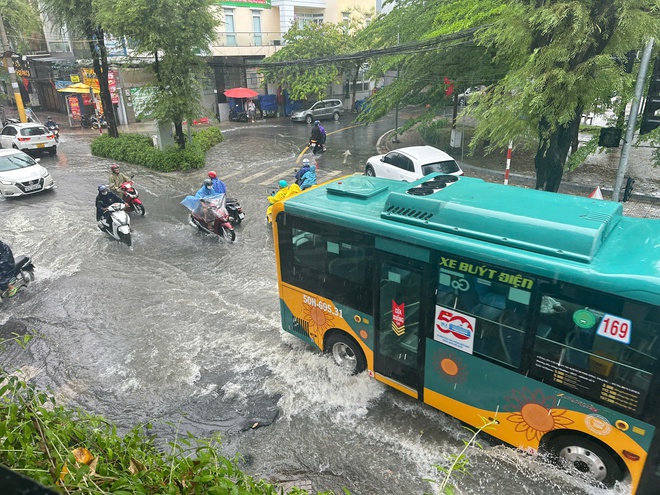 Tin tức 24h: Cao điểm mưa lớn ở miền Bắc là ngày nào? - 7