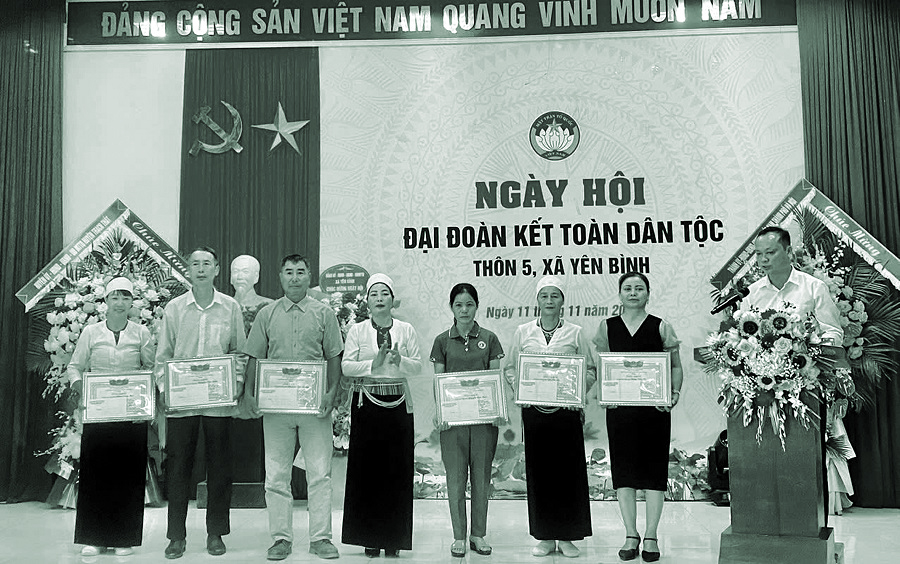 Nữ Bí thư dân tộc Mường “miệng nói, tay làm” - 1