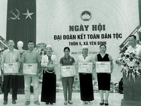 Nữ Bí thư dân tộc Mường “miệng nói, tay làm”