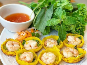 4 tiệm bánh căn “đỉnh” nhất Sài Gòn, xa trung tâm vẫn đông nườm nượp, giữ chân khách nhờ công thức nước chấm đặc biệt