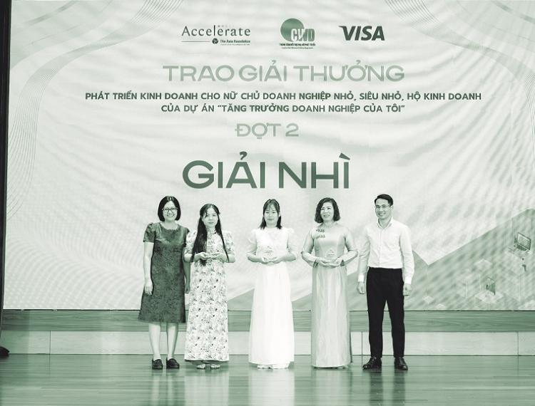 Đưa hạt gạo Việt vào tranh