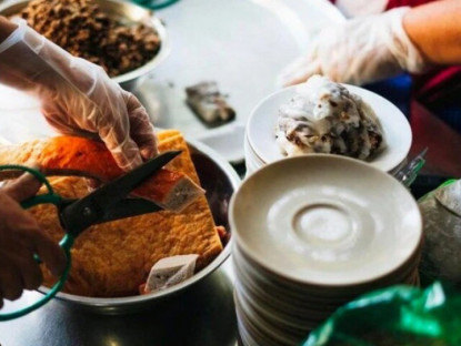 Quán bánh cuốn 2 lần được Michelin vinh danh: Vẫn còn 4 địa chỉ khác ngon không kém tại Hà Nội!