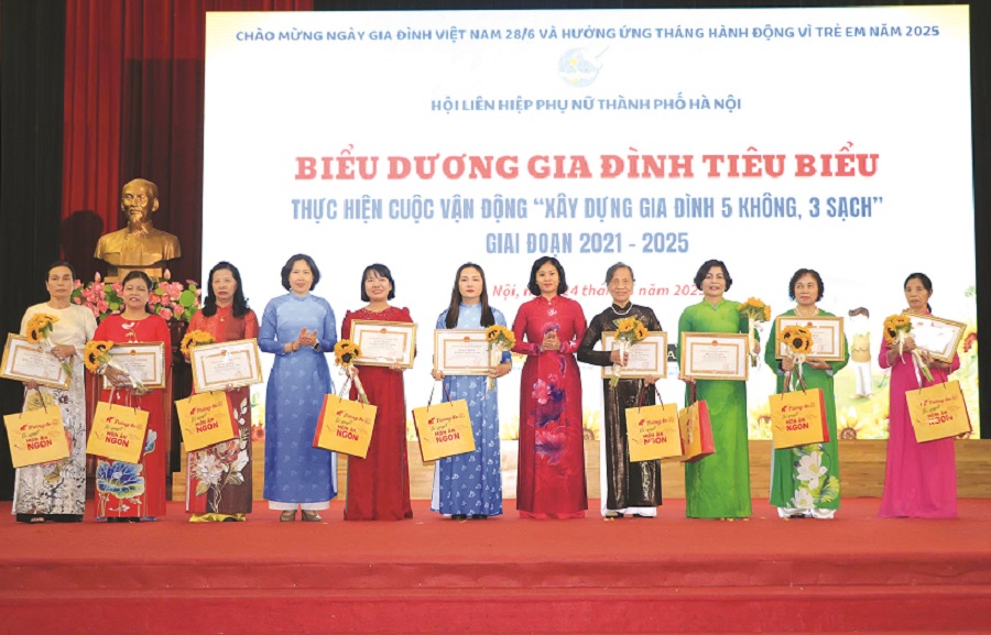 Hiệu quả từ cuộc vận động “Xây dựng gia đình 5 không, 3 sạch” - 1