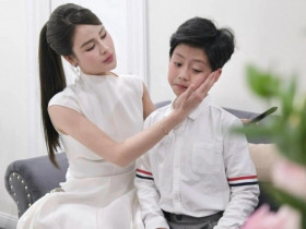 Quý tử 11 tuổi nói Lương Thu Trang "phản cảm" khi đòi hôn má con, nhắc mẹ "đừng sĩ nữa"