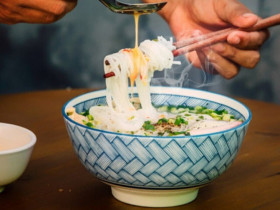 Ở Phú Quốc có món đặc sản mang tên lạ, quán nào cũng đông nghịt, khách muốn ăn phải tự phục vụ