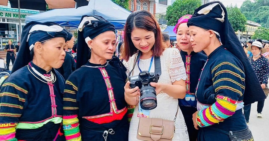 Những nữ nhà báo tận tâm với nghề - 1