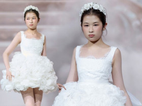 Con gái Huy Khánh nối nghiệp mẹ, 13 tuổi làm người mẫu thần thái không kém dàn mỹ nhân đình đám