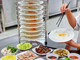 Món ăn “tốn đĩa nhất Việt Nam” có gì hấp dẫn? Hương vị ngon đến thế nào mà khách vừa ăn vừa đếm đĩa? 