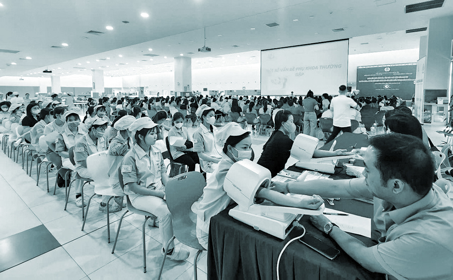 Nâng cao hiểu biết cho người lao động - 1