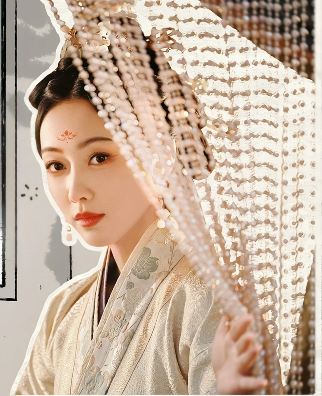 Bà chúa &#34;phông bạt&#34; của Khom Lưng: Đẹp lay động lòng người dù bị cắt mũi, đi làm 10 năm vẫn &#34;mắc kẹt&#34; tại chỗ - 3
