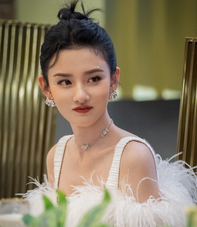 Tống Tổ Nhi nữ chính phim Khom Lưng: Đẹp đến mức được &#34;phong thần&#34;, từng suýt mất tất cả vì trốn thuế - 10