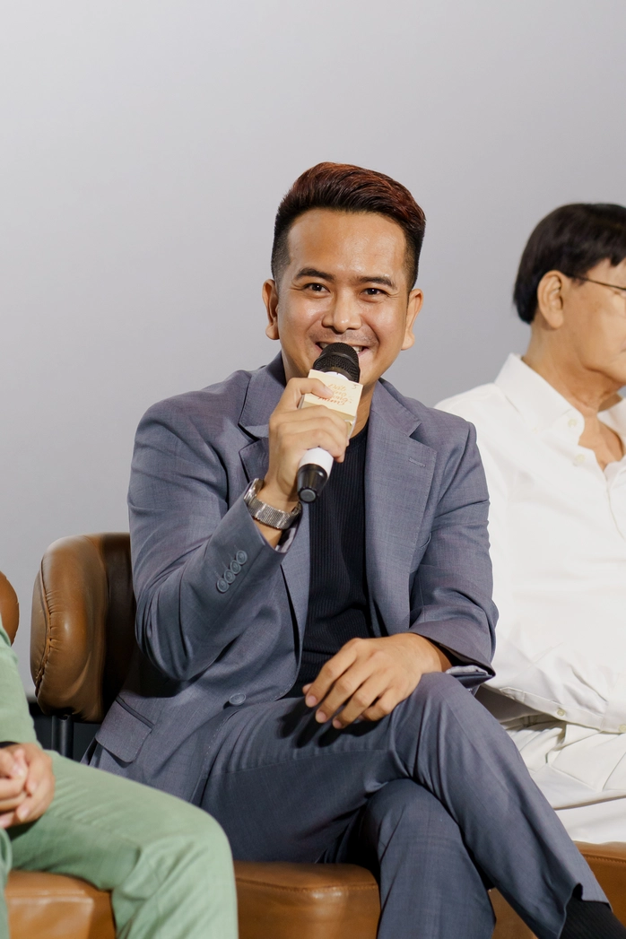 &#34;Bé An&#34; Hùng Thuận đưa bạn gái đi thử váy cưới, gọi người yêu là &#34;cục vàng&#34; - 5
