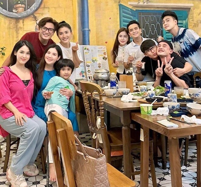 &#34;Bé An&#34; Hùng Thuận đưa bạn gái đi thử váy cưới, gọi người yêu là &#34;cục vàng&#34; - 2