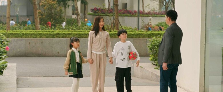 Sao nhí 8 tuổi kiếm 25 triệu/giờ: Sáng đi thi, trưa về quay phim dưới trời nắng như &#34;đổ lửa&#34; - 7