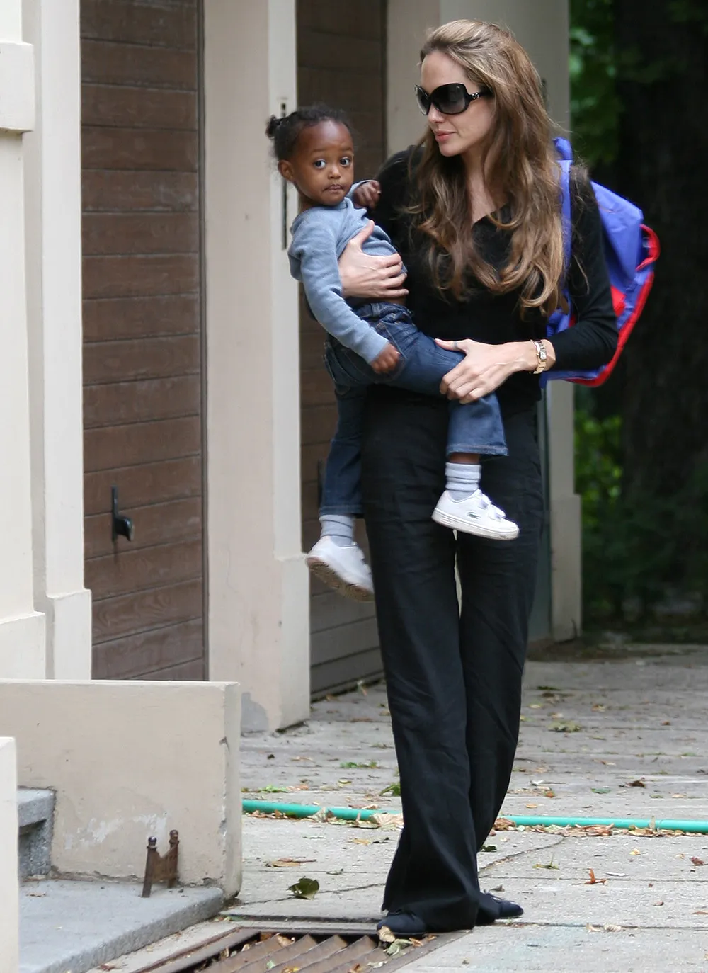 Đang là nữ sinh đại học hàng đầu nước Mỹ, con gái Angelina Jolie vội đính hôn ở tuổi 20 khi chưa tốt nghiệp? - 4