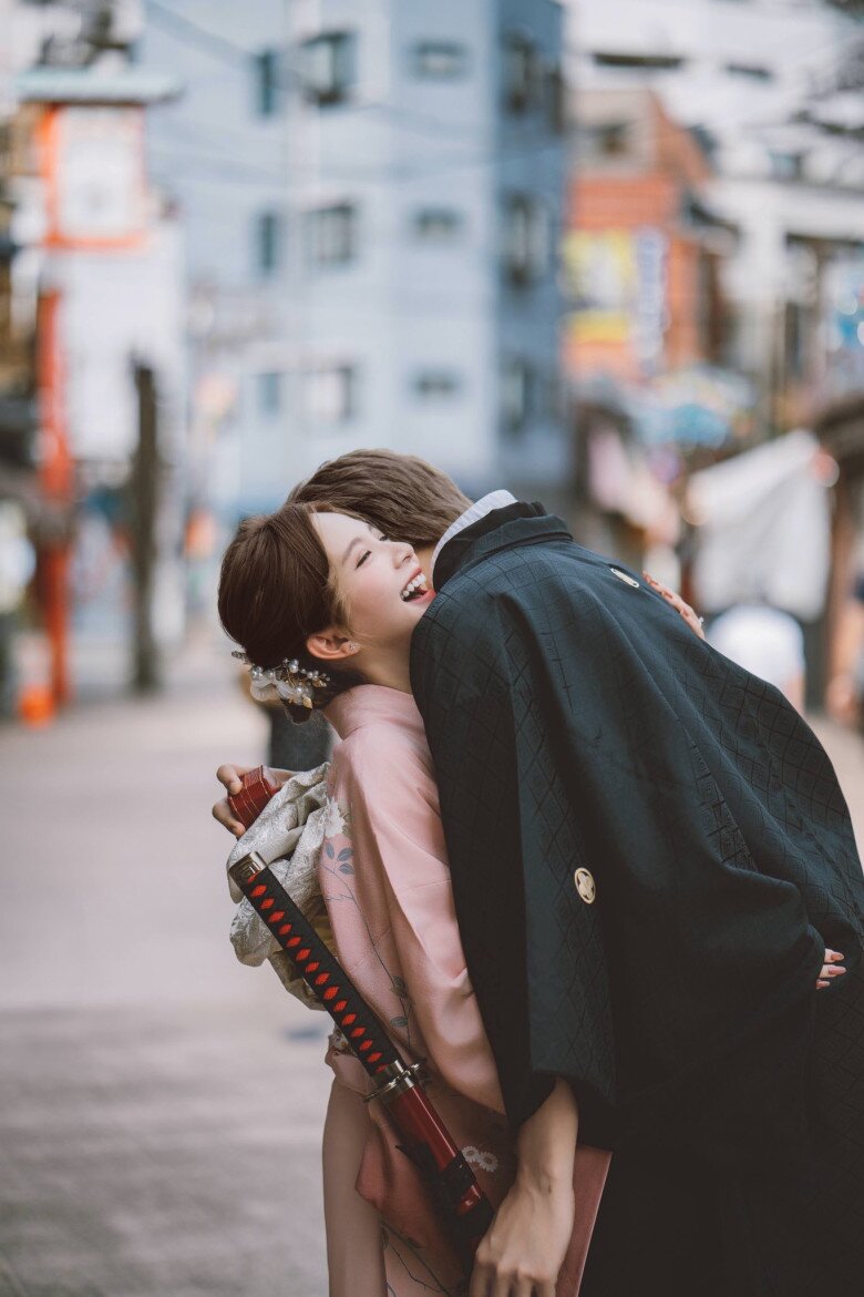 Ngọc Huyền được Đình Tú quỳ gối cầu hôn, khoe ảnh hôn cực ngọt kèm xác nhận &#34;chỉ là bạn đời&#34; - 5