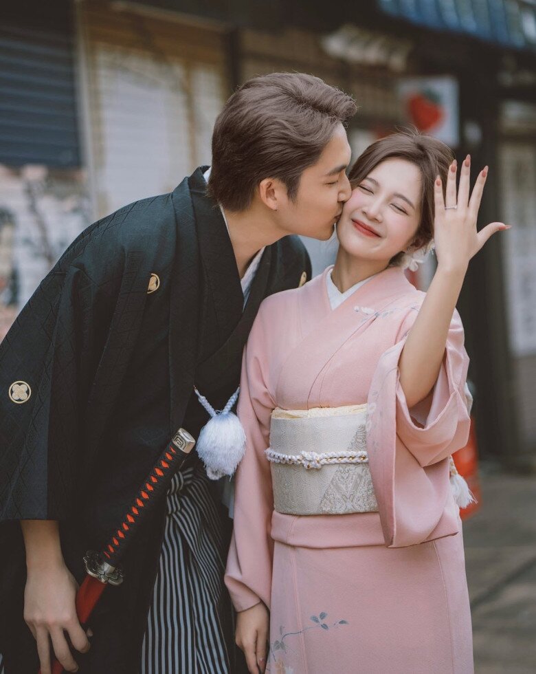 Ngọc Huyền được Đình Tú quỳ gối cầu hôn, khoe ảnh hôn cực ngọt kèm xác nhận &#34;chỉ là bạn đời&#34; - 2
