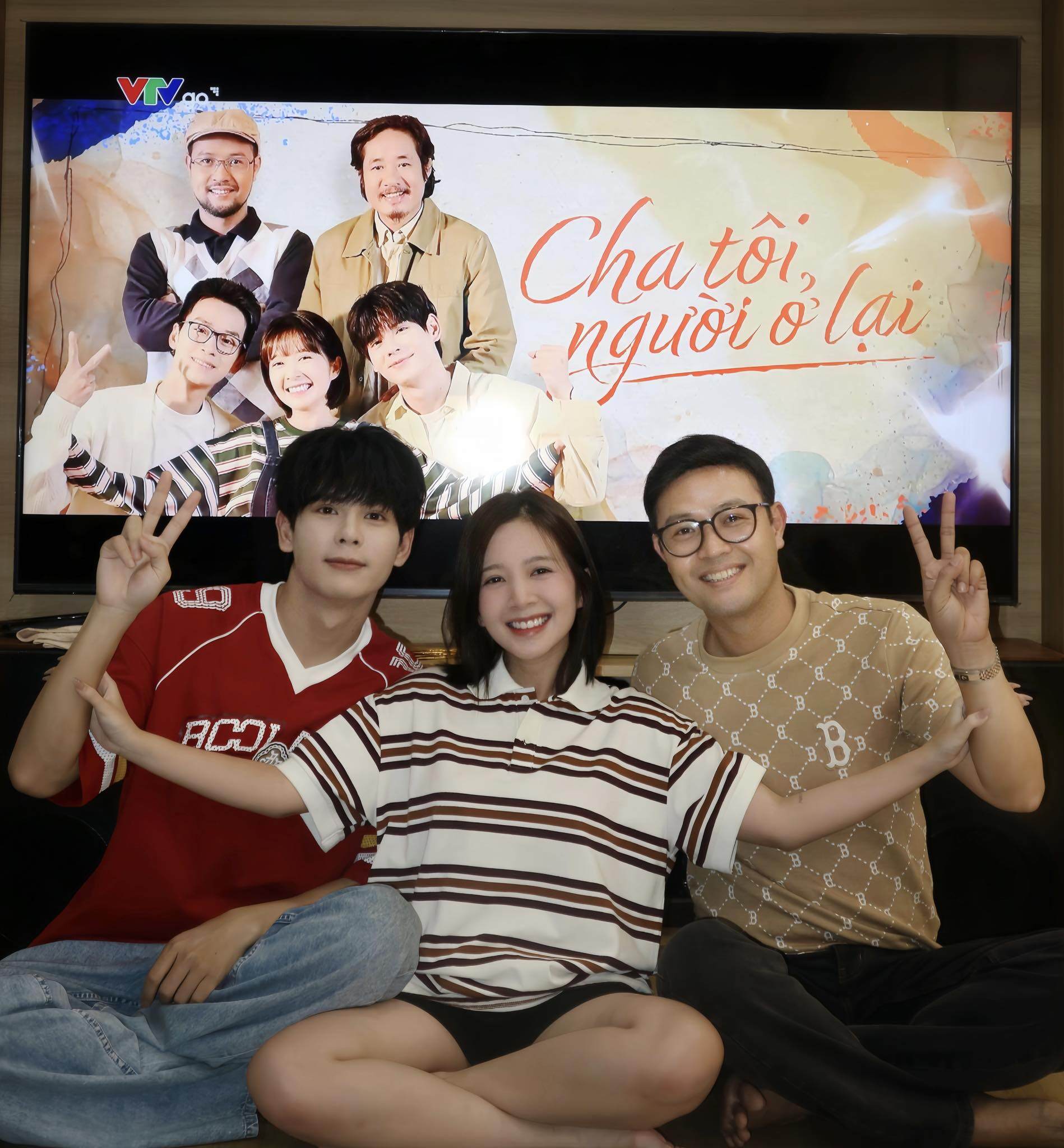 Kết thúc phim Cha Tôi Người Ở Lại: Xúc động chuyện tình 4 cặp đôi, Trần Nghĩa mong khán giả không "định kiến" - 7