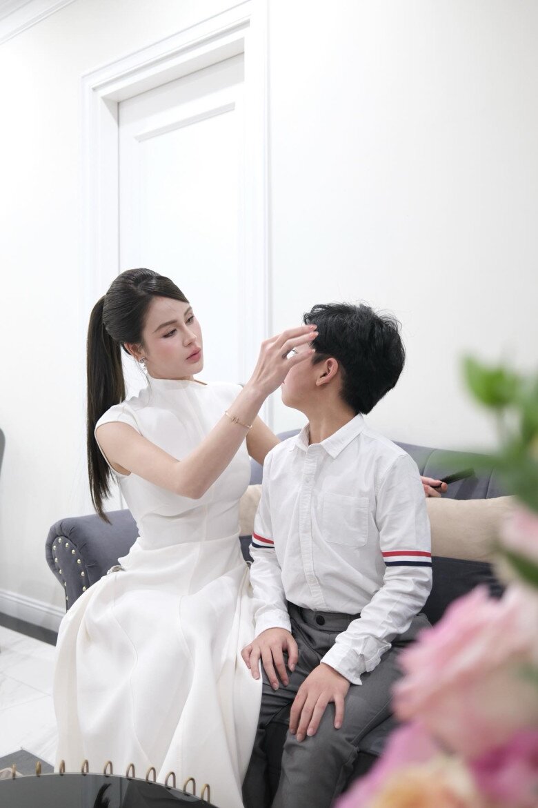 Lương Thu Trang bị con từ chối hôn vì thấy "phản cảm", hứa khi nào quý tử đủ 18 tuổi sẽ thôi "đụng chạm" - 3