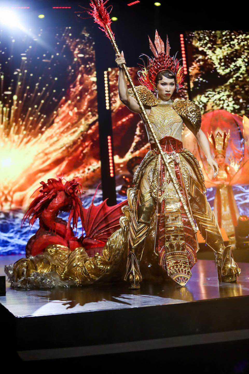 6 mỹ nhân có khả năng chạm tay chiếc vương miện Miss International Queen Vietnam 2025 - 11