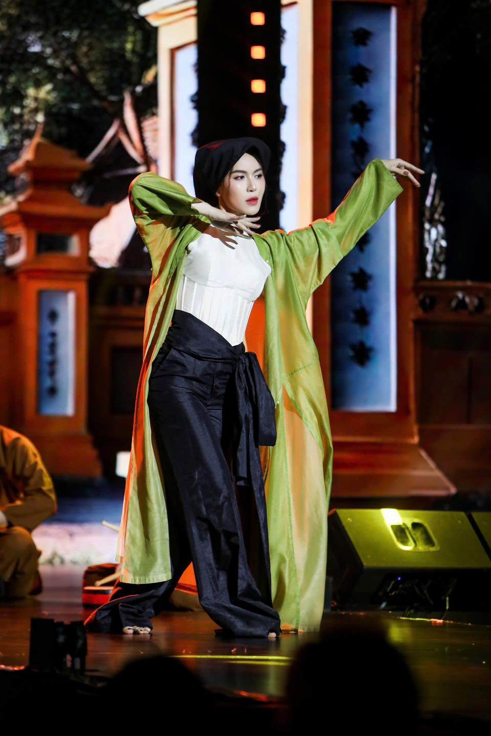 6 mỹ nhân có khả năng chạm tay chiếc vương miện Miss International Queen Vietnam 2025 - 13