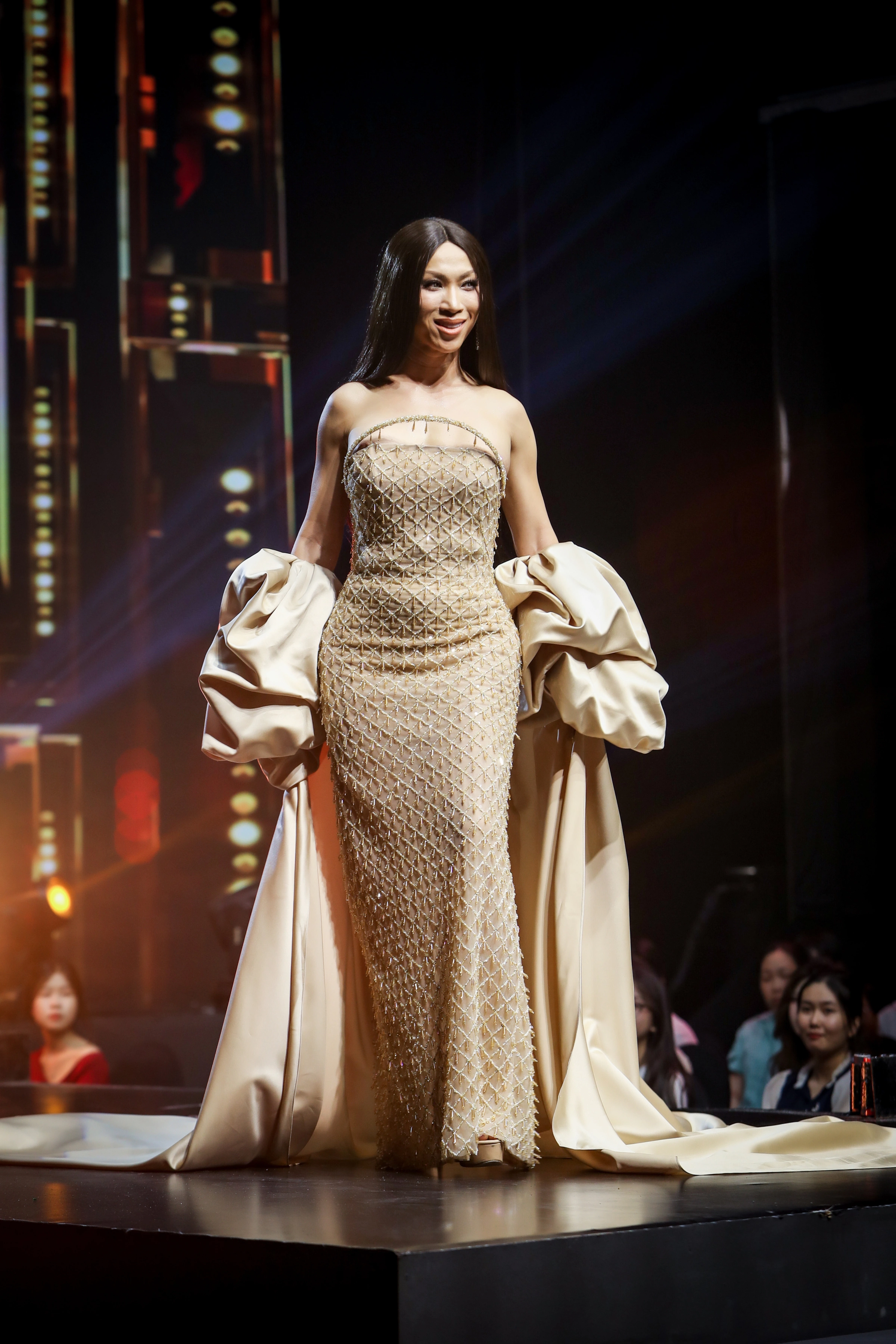 6 mỹ nhân có khả năng chạm tay chiếc vương miện Miss International Queen Vietnam 2025 - 10