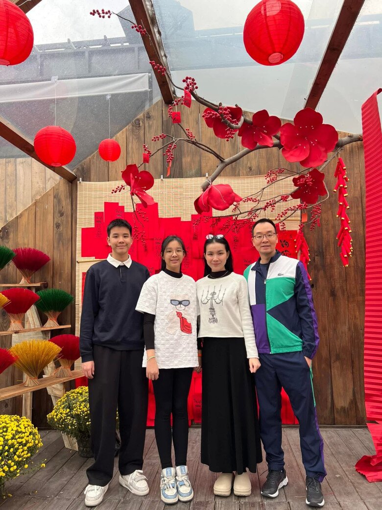 Con gái Hoa hậu Việt mới 12 tuổi cao hơn 1m7: "Gen di truyền" được khẳng định qua nhan sắc U40 của mẹ - 1