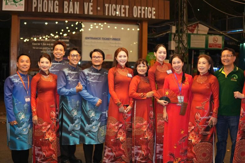 Đọ nhan sắc 3 nàng hậu xuất hiện trong lễ diễu binh, không mặt hoa da phấn vẫn xao xuyến lòng người - 2