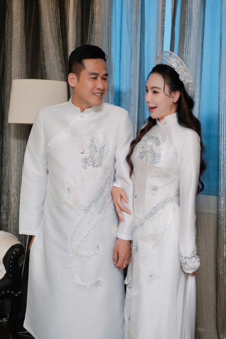 Cô dâu U50 Hồ Quỳnh Hương diện hai chiếc váy cưới lộng lẫy, e ấp xuất hiện bên chú rể - 9