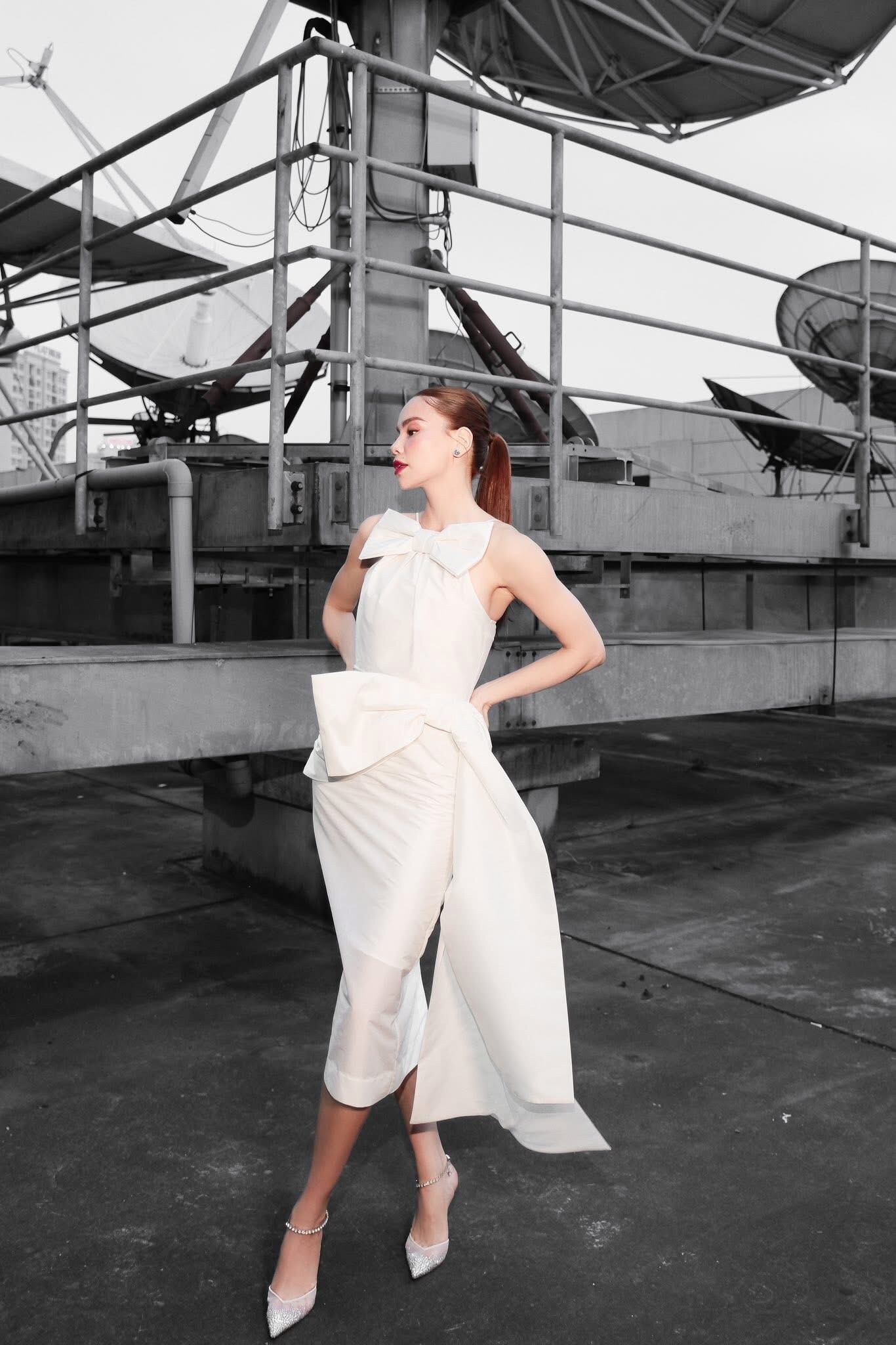 Mặc đồ trắng không lo lộ "bé mỡ" chuẩn style Hồ Ngọc Hà, tưởng khó nhưng lại vô cùng đơn giản - 5