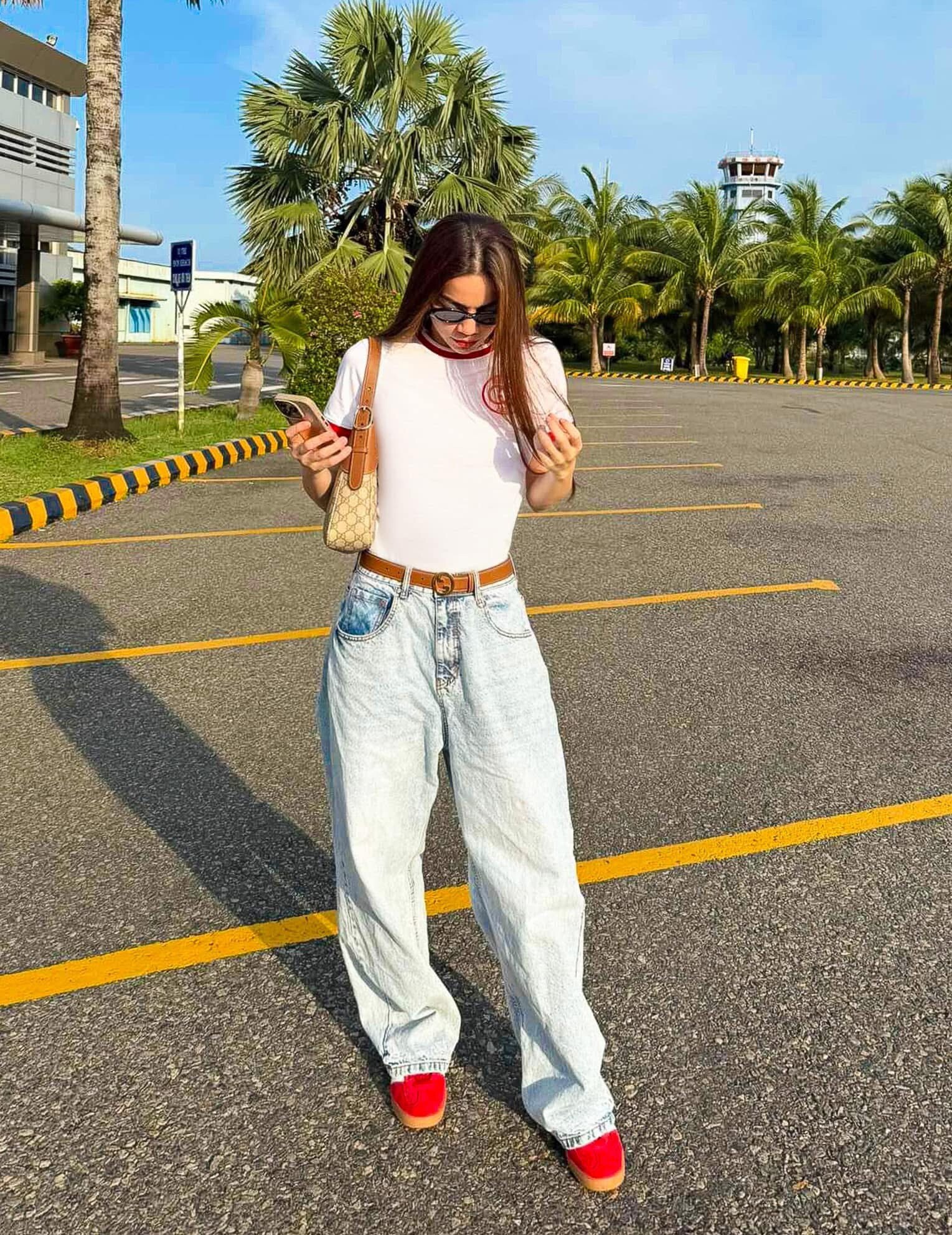 Mặc đồ trắng không lo lộ "bé mỡ" chuẩn style Hồ Ngọc Hà, tưởng khó nhưng lại vô cùng đơn giản - 4