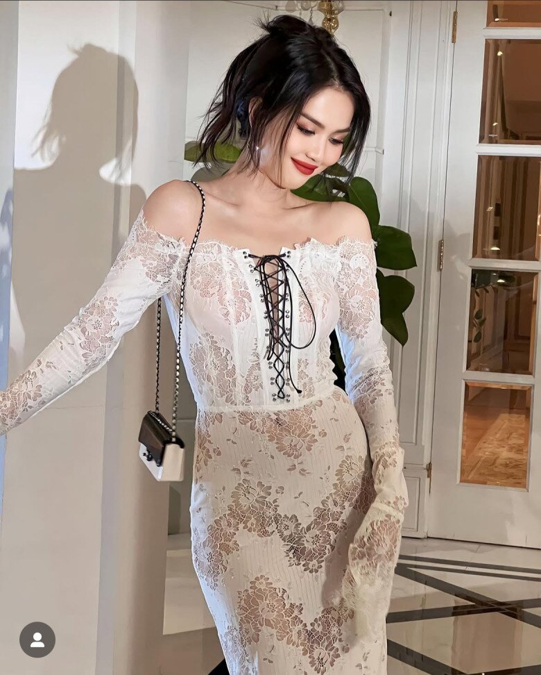Sau nữ hoàng nội y, Ngọc Trinh xứng danh bà hoàng miếng dán ngực Vbiz - 4